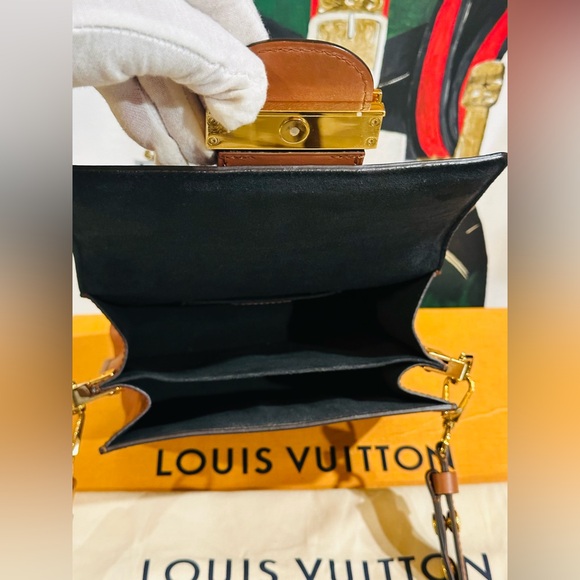 🔥 LOUIS VUITTON REVERSE MONOGRAM MINI DAUPHINE SHOULDER BAG FULL INCLUSION - Picture 5 of 17